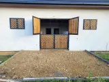 Wyrób kuty: Kuta Brama Gospodarcza Dwuskrzydłowa z Drewnianą Kratownicą