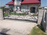 Wyrób kuty: Kuta Brama Przesuwna i Ogrodzenie z Motywem Liściastym