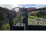Wyrób kuty: Kuta Brama Przesuwna Ornamentalna z Furtką Klasyczną