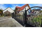 Wyrób kuty: Kuta Brama Przesuwna Ornamentalna z Furtką Klasyczną