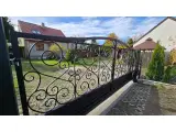 Wyrób kuty: Kuta Brama Przesuwna Ornamentalna z Furtką Klasyczną