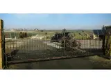 Wyrób kuty: Kuta Brama Przesuwna w Klasycznym Stylu Ornamentalnym