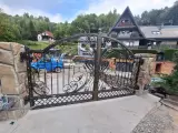 Wyrób kuty: Kuta Brama Wjazdowa Dwuskrzydłowa Klasyczna z Zdobieniami Florystycznymi