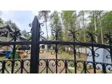 Wyrób kuty: Kuta Brama Wjazdowa Dwuskrzydłowa z Ornamentyką Klasyczną