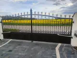 Wyrób kuty: Kuta Brama Wjazdowa Dwuskrzydłowa z Ornamentyką Klasyczną