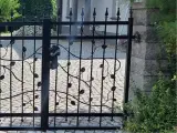 Wyrób kuty: Kuta Brama Wjazdowa i Furtka z Motywami Florystycznymi