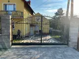Wyrób kuty: Kuta Brama Wjazdowa Przesuwna o Wzornictwie Klasycznym
