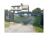 Wyrób kuty: Kuta Brama Wjazdowa Uchylna o Współczesnym Wzorze Falistym