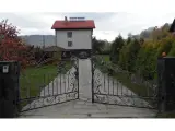 Wyrób kuty: Kuta Brama Wjazdowa Uchylna z Motywami Florystycznymi