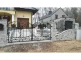 Wyrób kuty: Kuta Brama Wjazdowa Uchylna z Ornamentyką Klasyczną