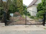 Wyrób kuty: Kuta Brama Wjazdowa Uchylna z Ornamentyką Liściastą