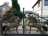 Wyrób kuty: Kuta Brama Wjazdowa z Aplikacjami Koni