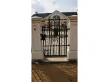 Wyrób kuty: Kuta Furtka Ogrodzeniowa z Ornamentyką Klasyczną