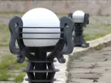 Wyrób kuty: Kuta Lampa Ogrodowa Słupkowa z Elementami Stylizowanymi
