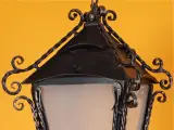 Wyrób kuty: Kuta Lampa Zawieszana z Elementami Dekoracyjnymi, Styl Klasyczny