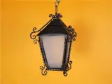 Wyrób kuty: Kuta Lampa Zawieszana z Elementami Dekoracyjnymi, Styl Klasyczny
