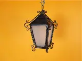 Wyrób kuty: Kuta Lampa Zawieszana z Elementami Dekoracyjnymi, Styl Klasyczny