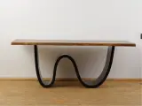 Wyrób kuty: Kuta Stalowa Podstawa Stołowa o Profilu Falistym