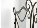 Wyrób kuty: Kute Łóżko Metalowe z Finezyjnym Ornamentem