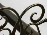 Wyrób kuty: Kute Łóżko Metalowe z Finezyjnym Ornamentem
