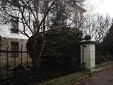 Wyrób kuty: Kute Ogrodzenie Rezydencjalne z Ornamentyką Klasyczną