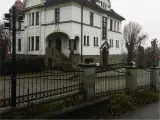 Wyrób kuty: Kute Ogrodzenie Rezydencjalne z Ornamentyką Klasyczną