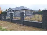Wyrób kuty: Kute Ogrodzenie Rezydencjalne z Zdobionymi Przęsłami Stylu Klasycznego