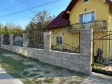 Wyrób kuty: Kute Przęsło Ogrodzeniowe z Elementami Klasycznymi