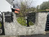 Wyrób kuty: Kute Przęsło Ogrodzeniowe z Motywem Drzewa Liściastego