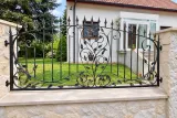 Kute przęsło ogrodzeniowe z ornamentyką floralną, model mg20 — odtworzone ujęcie oryginalne. Wizualizacja AI.