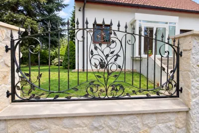 Kute przęsło ogrodzeniowe z ornamentyką floralną, model mg20 — odtworzone ujęcie oryginalne. Wizualizacja AI.