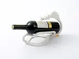 Wyrób kuty: Kuty Metalowy Stojak na Wino w Formie Smoka