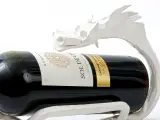 Wyrób kuty: Kuty Metalowy Stojak na Wino w Formie Smoka