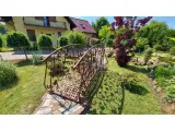 Wyrób kuty: Kuty Mostek Ogrodowy z Balustradą Ornamentalną