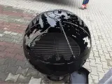 Wyrób kuty: Kuty Sferyczny Grill Ogrodowy z Grawerowanym Wzorem