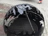 Wyrób kuty: Kuty Sferyczny Grill Ogrodowy z Grawerowanym Wzorem