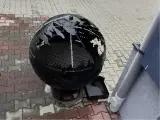 Wyrób kuty: Kuty Sferyczny Grill Ogrodowy z Grawerowanym Wzorem