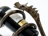 Wyrób kuty: Kuty Stalowy Stojak na Wino: Motyw Smoka