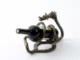 Wyrób kuty: Kuty Stalowy Stojak na Wino: Motyw Smoka