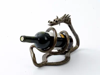 Wyrób kuty: Kuty Stalowy Stojak na Wino: Motyw Smoka