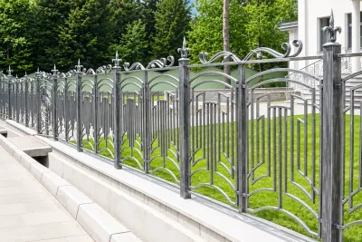 Ornamentalne kute ogrodzenie stalowe, model mg06 — odtworzone ujęcie oryginalne. Wizualizacja AI.