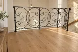 Secesyjna kuta balustrada wewnętrzna antresoli, model BKW86 — aranżacja w nowej przestrzeni. Wizualizacja AI.