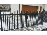 Wyrób kuty: Stalowa Brama Przesuwna o Geometrycznym Wzorze Nowoczesnym
