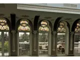Wyrób kuty: Witraż Architektoniczny z Ornamentyką Klasyczną