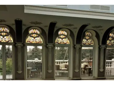 Wyrób kuty: Witraż Architektoniczny z Ornamentyką Klasyczną