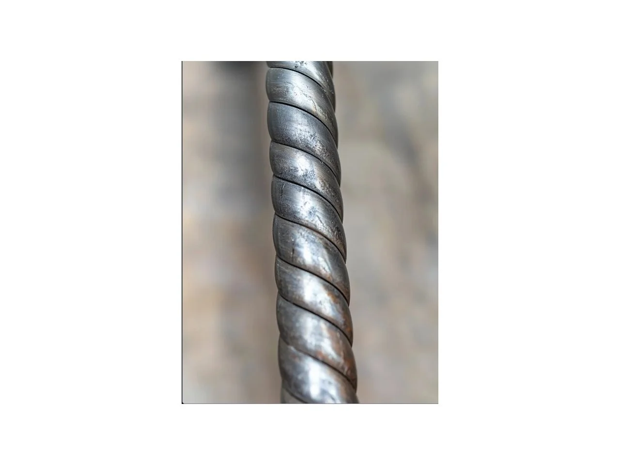 Wyrób kuty: Stalowa rura grawerowana ozdobna fi 20 mm 3000 mm